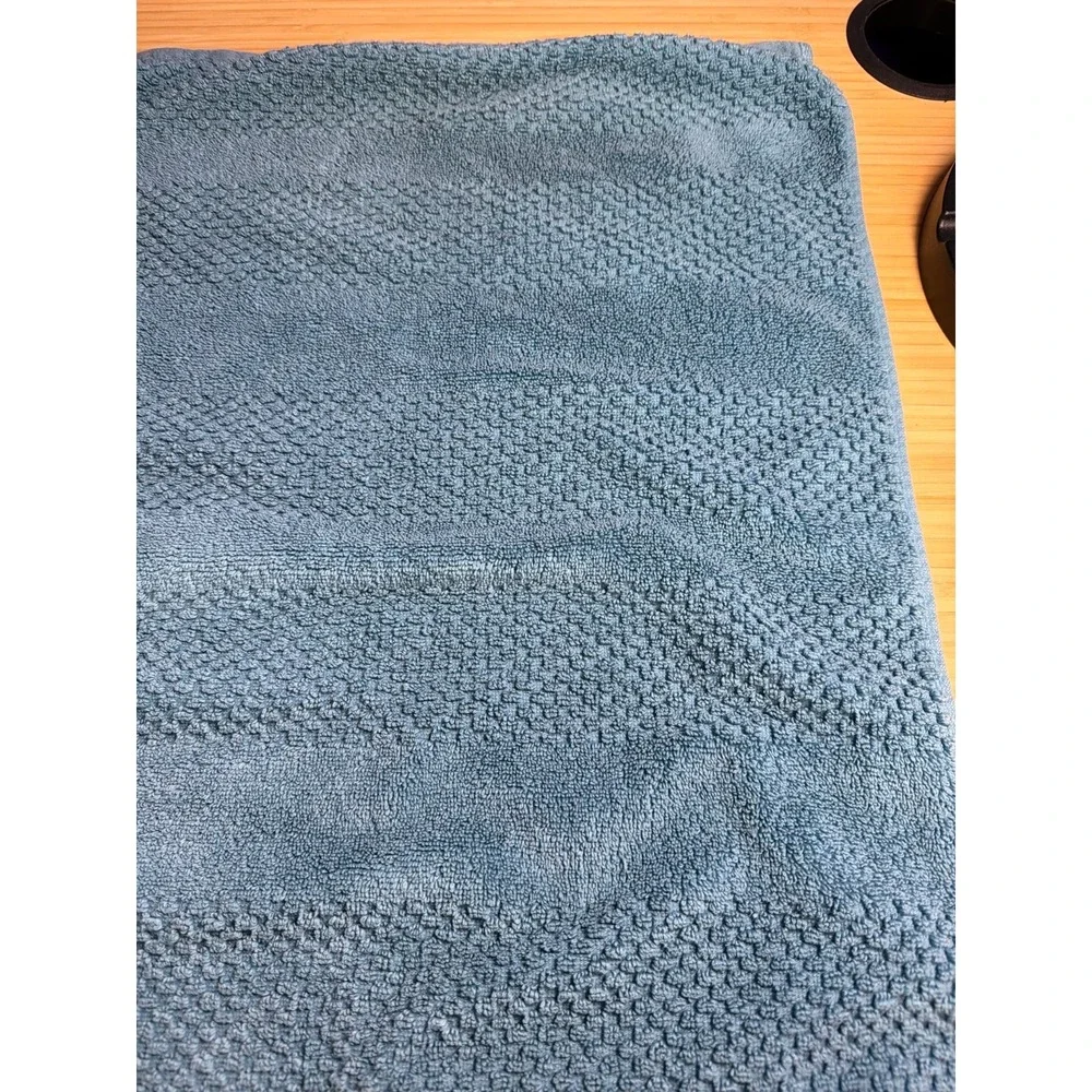 Truly Lou Blue Textured Hand Towel 25x16 Cotton Bathroom‎ Spa Decor